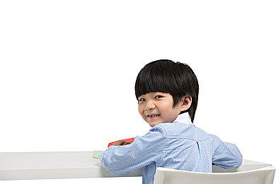 《霍格沃茨之遗》新预告发布 猫头鹰鸟瞰城堡场地